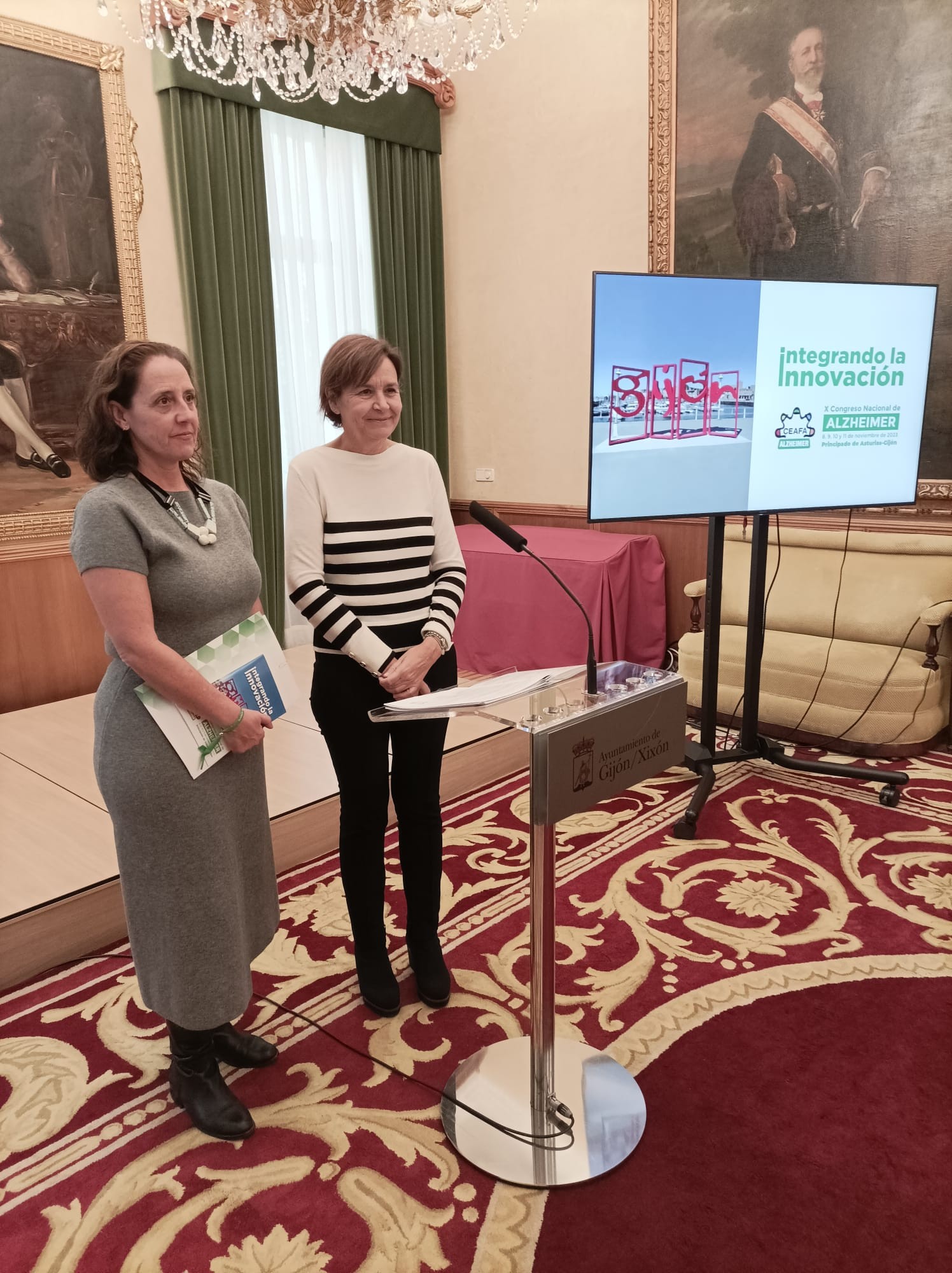 Carmen Moriyón, Alcaldesa de Gijón y Mariló Almagro, Presidenta de CEAFA en la presentación del congreso